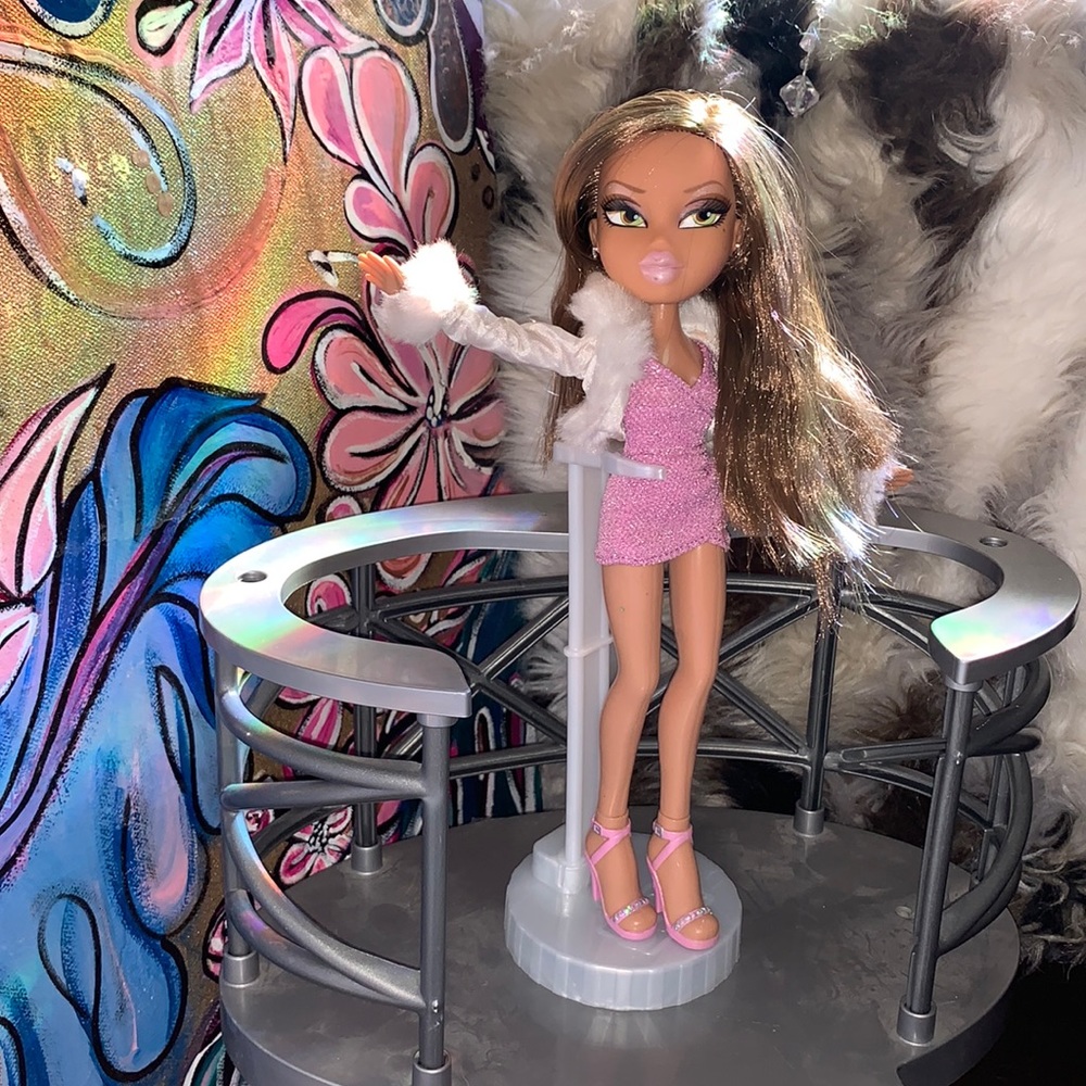 SOLD - BRATZ fashion show Yasmin fully dressed doll